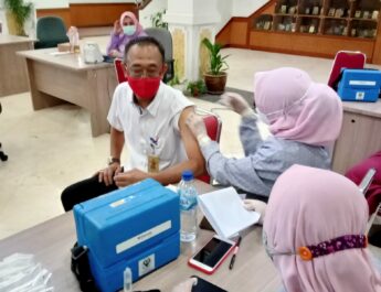 Sekretariat DPRD Kota Batam Terima Vaksin Booster