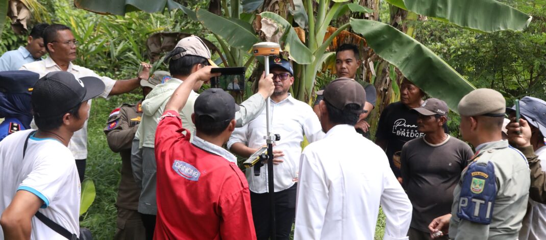 Tindaklanjuti Laporan Warga, Ketua DPRD Kota Batam Nuryanto Tinjau Lokasi Pelebaran Jalan di Tembesi Tower