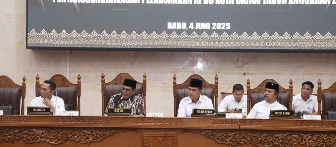 Paripurna DPRD Dengarkan Jawaban Walikota atas Pandangan Fraksi Terkait RPP APBD 2024