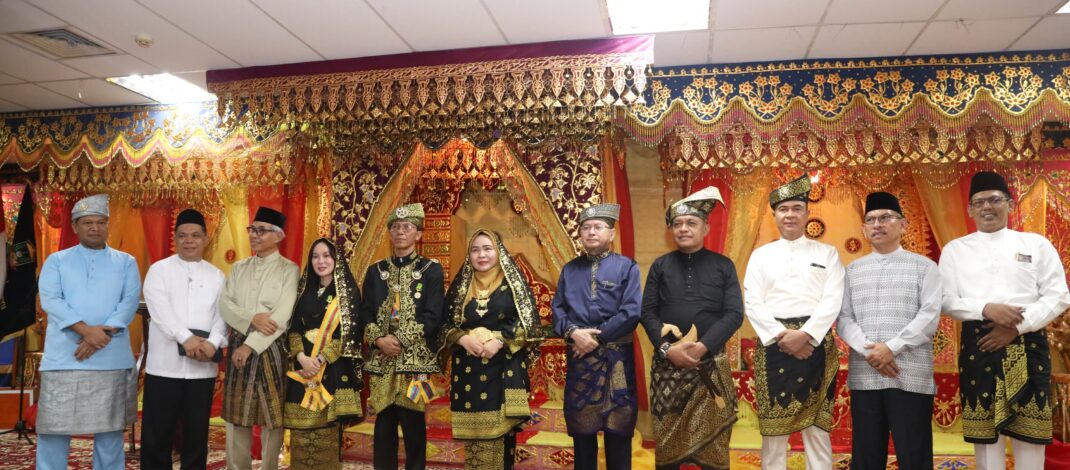 Pimpinan dan Anggota DPRD Hadiri Penabalan Walikota dan Wakil Walikota oleh LAMKR Kota Batam