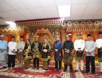 Pimpinan dan Anggota DPRD Hadiri Penabalan Walikota dan Wakil Walikota oleh LAMKR Kota Batam
