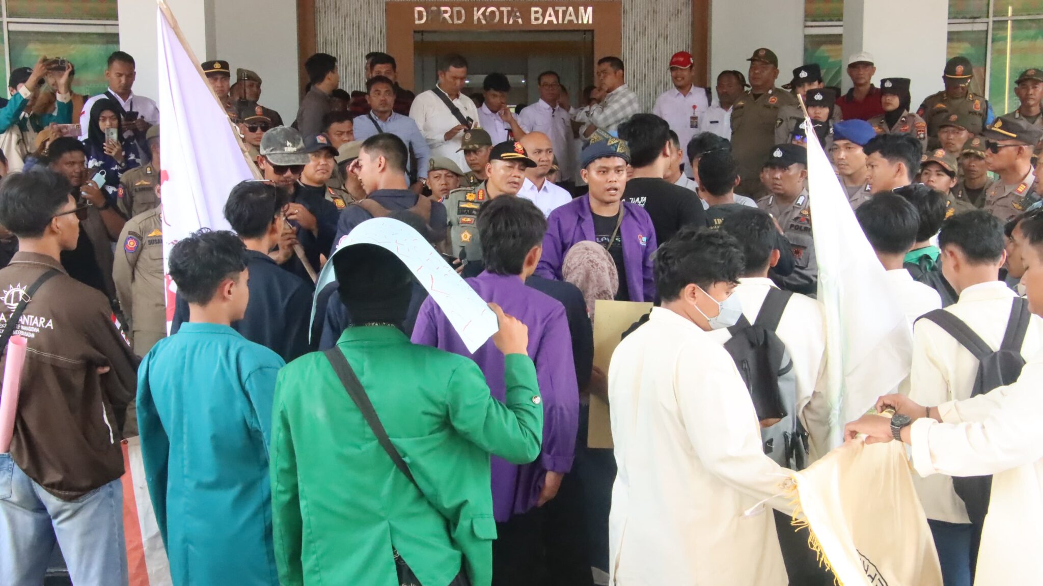 BEM SI, aksi mahasiswa, Batam, DPRD Batam, Wali Kota Amsakar Achmad, isu strategis Batam BEM SI, aksi mahasiswa, Batam, DPRD Batam, Wali Kota Amsakar Achmad, isu strategis Batam