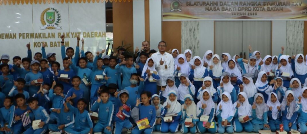 Anggota DPRD Batam Ir Suryanto Terima Audiensi Siswa SD Al Kaffah